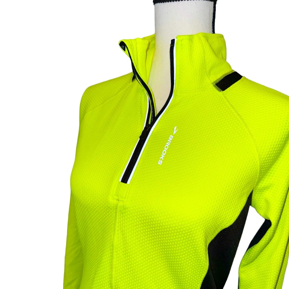 BROOKS running workout 1/2 zip long sleeve women’s shirt size medium